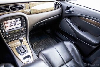 Jaguar S-Type 4.2 V8 Executive - 14