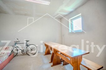Nabízíme k pronájmu zemědělský areál o celkové ploše 2 268 m - 14
