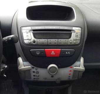 Peugeot  107 1.0 50kw r.v2009 5dveř - 14