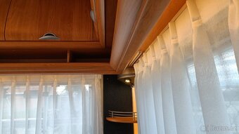 Prodám karavan HOBBY 460 UFE  2003 pro 4 osoby - 14
