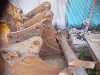 Komatsu WB 93r2 - 14