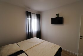 Vodice(HR)– Komplet zariadený 3 izbový apartmán v novostavbe - 14
