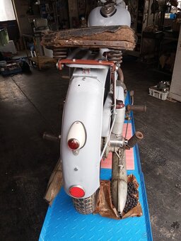 Jawa pérák 250 - 14