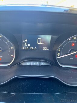 Peugeot 2008 1,2i, 60 KW, 1.MAJITEL - 14