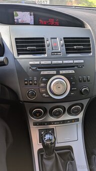 Mazda 3 BL 1.6 benzín 77kW r.v. 2010, druhý majitel - 14