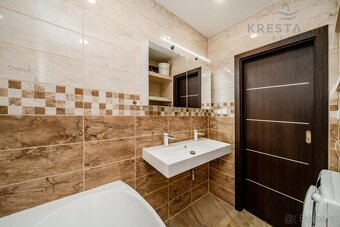 Nadstandartní byt 3+1, 78m2, s 2 wc, sprchovým koutem i vano - 14