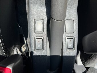 SUZUKI SX4 1,6i 88KW 1.MAJITEL 35000KM NAVIG.TAŽNÉ VYHŘ.SED. - 14