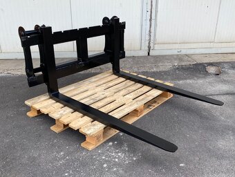 použivane vidly a rychloupinac pre traktorbager JCB - 14