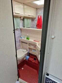 Cestovní karavan HOBBY 470 Classic pro 4 osoby - 14