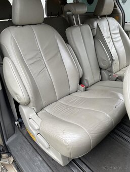 TOYOTA SIENNA - 14