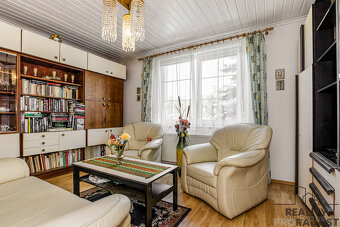 Rodinný dům 5+1 v Úvalech s garáží a nájemníkem - 14