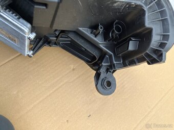 predni svetlo vw touareg 23- pravy prave - 14