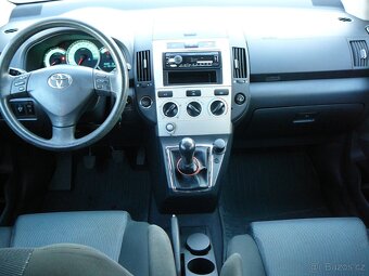 Toyota Corolla Verso 22D-4D  100kW - 14