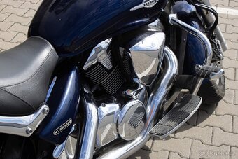 Suzuki VLR 1800 Intruder - 14