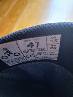 helma a oblečení na motorku. - 14