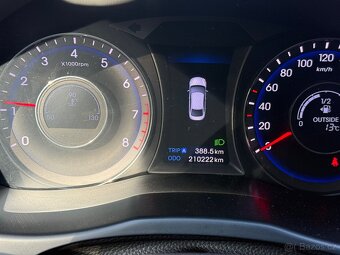 Prodám Hyundai I40 2.0 GDI 130kw sedan r.v.2012 - 14
