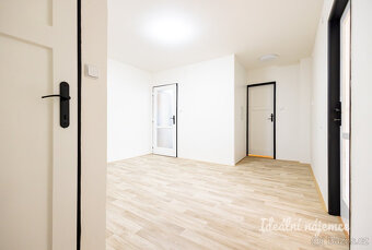 Pronájem bytu 2+1, Jeseniova, Žižkov, 23900 Kč/měs, 80 m2 - 14