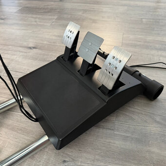 Volant Thrustmaster T300 RS, 3-pedály T3PA + Stojan DeluxeV2 - 14