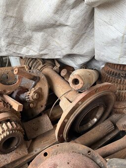 Díly na traktor - 14