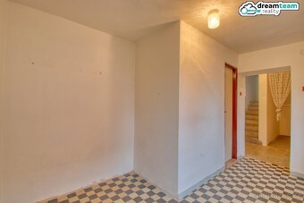 Božské místo v Čertoryjích: Klidný a prostorný dům 4+1 na ok - 14
