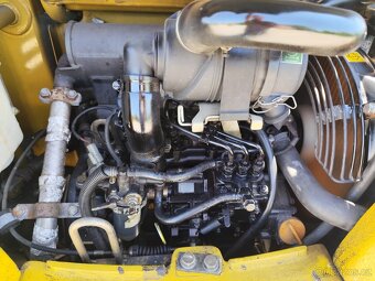 Minibáger Komatsu PC15, váha 1550kg. - 14