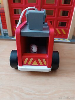 Dřevěná hasičská stanice Hape - 14