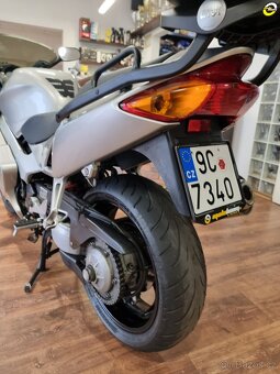Honda VFR 800 - 14