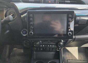 Toyota Hilux 2.8-4x4-EXECUTIVE-TAŽNÉ 3,5t - 14