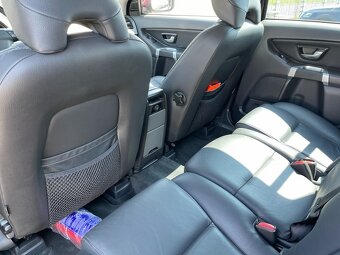 Volvo XC90 D5 1.maj. koupeno v ČR (Svencar), manual - 14
