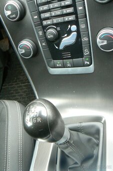 Volvo XC60 2.4 D4 AWD -2013 -ČR - 14