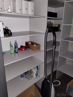 Prodej vybavení a zařízení Showroom a kanceláře Karlín - 14