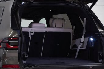 BMW X7, 40i,M-PAKET,HUD,PANO,ZÁRUKA - 14