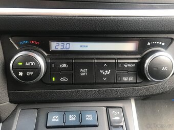 Toyota Auris, 1.8 Hybridní 73 KW,1.MAJ,ČR.. - 14