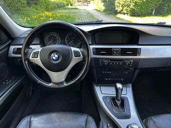 BMW E91 320i 110kW Kůže Navi Automat Panorama ALU R17 - 14