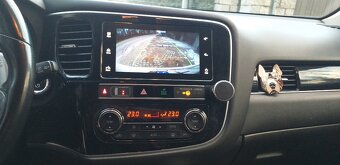 Mitsubishi Outlander 4x4 2,4 benzín 136 koní PLAG-IN - 14