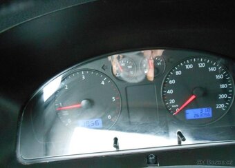 Volkswagen Multivan 1,9 TDI 92 kW 7Míst.Serviska nafta - 14