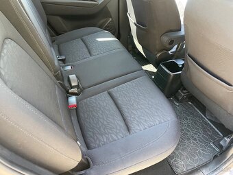 HYUNDAI IX20 1,6 BENZÍN 92KW AUTOMAT 2015 1 MAJITEL - 14