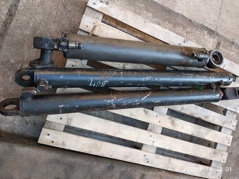 pístnice hydraulika nakladač štípačka - 14