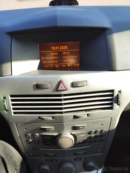 Opel Astra H kombi 1,6, 2012 - 14