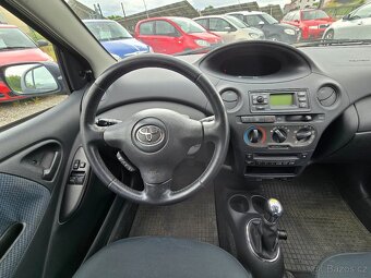 Toyota Yaris 1.0 – STK do 05/2027, sada zimních pneu s disky - 14