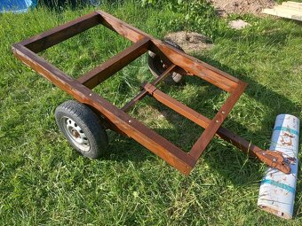 Pojízdný  zateplený kurník s koulí za auto. - 14
