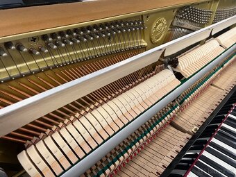 Akustické piano Yamaha made in England se zárukou. REZERVACE - 14