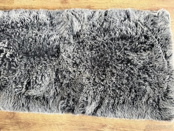 Dva kožešinové koberce 166x236cm a 61x120cm - 14