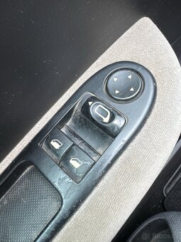 Peugeot 307 2.0 HDI KOMBI 100 kW - 14