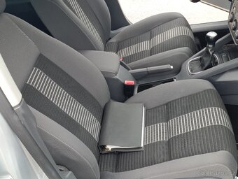 VW Golf 5 1.6i 75kw -málo najeto - 14