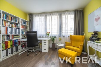 Prodej bytu 3+kk/L, sklep, garáž, OV, cca 100m2 vč. lodžie a - 14