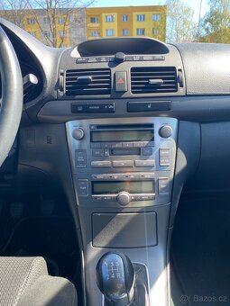 Toyota Avensis liftback - 14