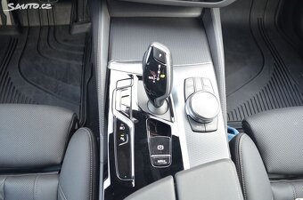 BMW Řada 5, 530e/xDrive/H&K/Skladem - 14