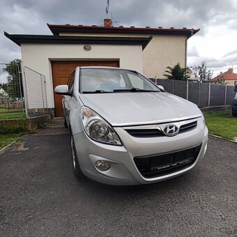 Hyundai i 20 benzín - 14