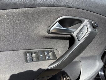 Volkswagen Polo 1.6 TDI Highline - 14